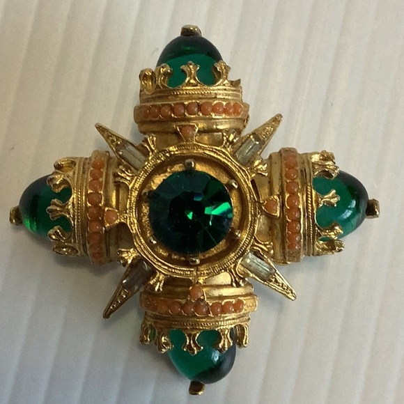 BENEDIKT NY Vintage Maltese Cross Brooch – Rare Variation Green Salmon Bead 60's - Picture 12 of 16
